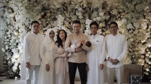 Portrait of Nikita Willy and Winona Willy at the Aqiqah Event of Their ...