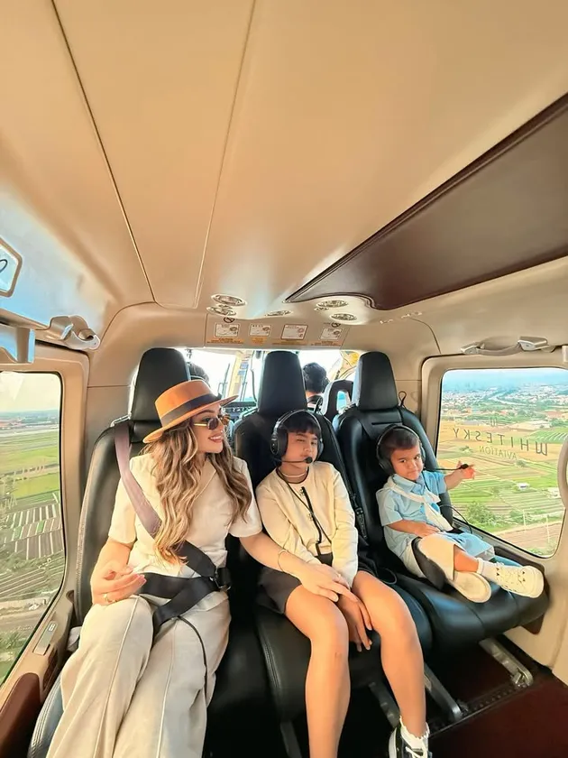 Potret Nourah Sheivirah dan Teuku Rafli Ajak Anak Naik Helikopter