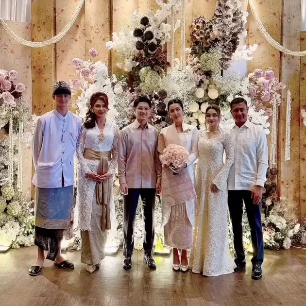 Nurah Syahfirah dan Tamara Bleszynski di tunangan Teuku Rassya