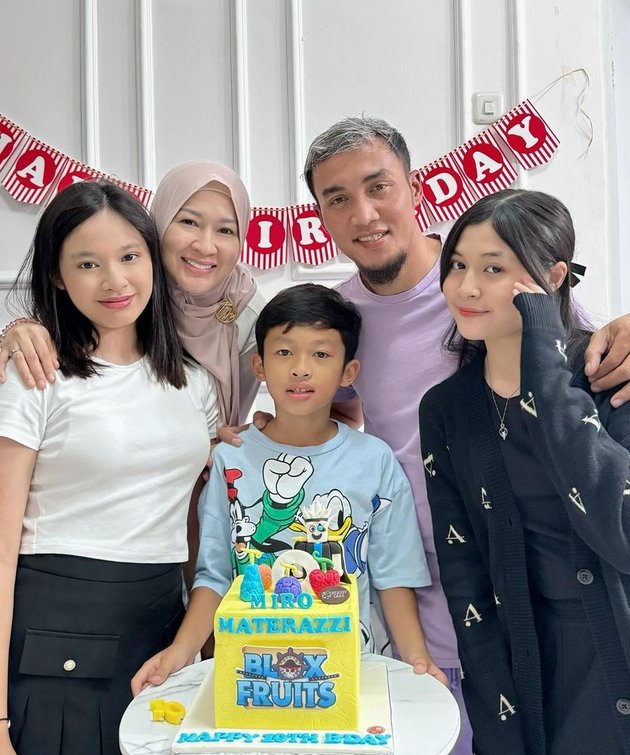 Portrait of Okie Agustina and Gunawan Dwi Cahyo Celebrating Their Child's Birthday, Still Close with Their Stepdaughter