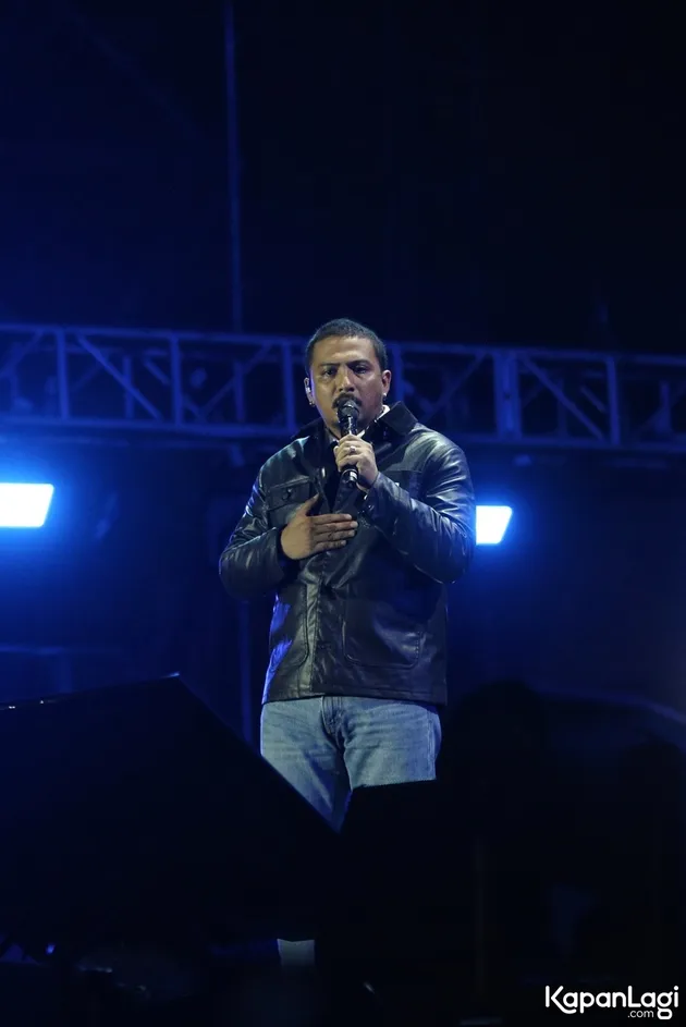 Sal Priadi di Panggung &#039;Rangga &amp; Cinta&#039; di Synchronize Fest 2025