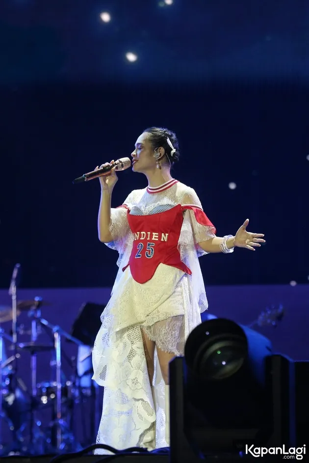 Andien di Panggung &#039;Rangga &amp; Cinta&#039; di Synchronize Fest 2025