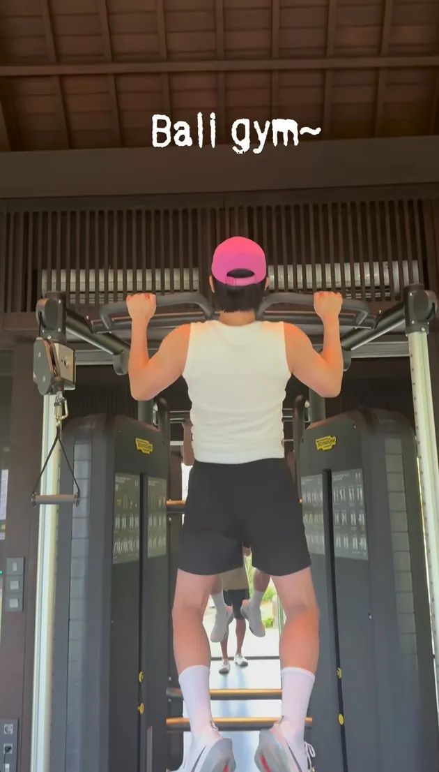 Park Seo Joon pull up saat Liburan di Bali