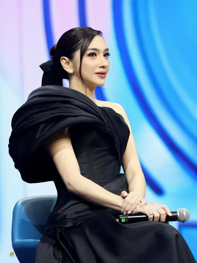Penampilan Angel Karamoy Secara Keseluruhan Terlihat Memikat