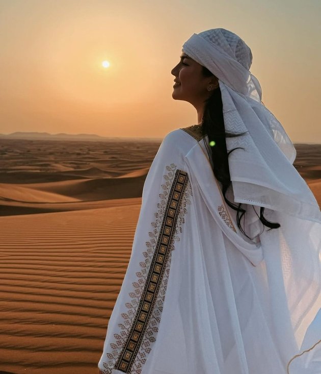 Portrait of Felicya Angelista's Appearance When Vacationing in Dubai, Suddenly Becoming a Beautiful Desert Girl