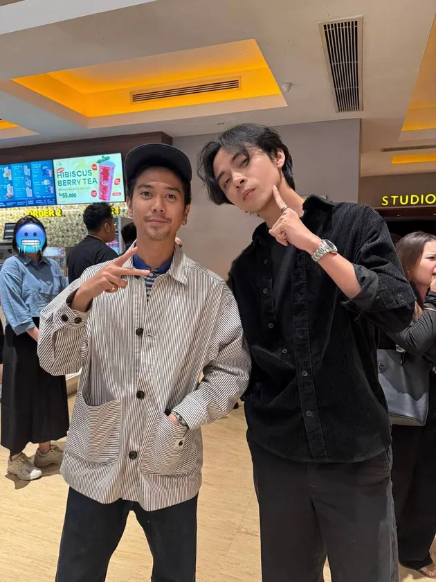 Iqbaal Ramadhan foto sama fan