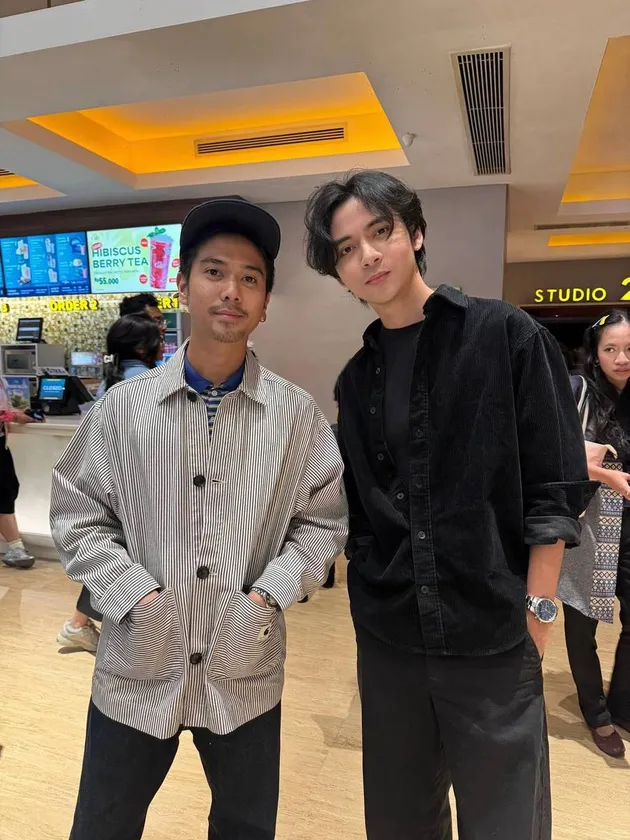 penampilan Iqbaal Ramadhan berbeda
