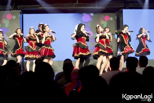 Photos of JKT48 Generation 1 Reunion Performance on Stage, Performing Iconic Songs 'Maafkan Summer' to 'Heavy Rotation'