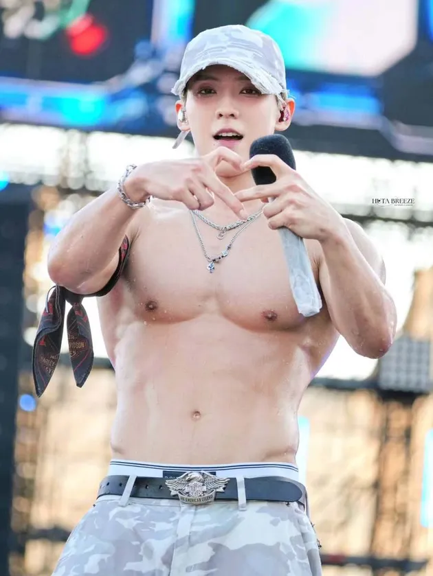 Potret Penampilan Lee Min Hyuk di Waterbomb 2025