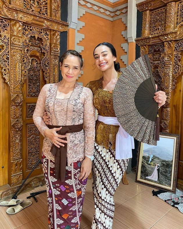 Portrait of Nora Alexandra in Balinese Traditional Dress, Radiating a Beautiful Aura = Captivating Smile