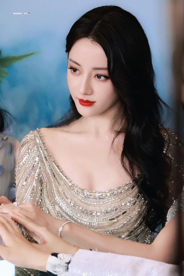 Portrait of Dilraba Dilmurat's Latest Appearance, Two Days Attending an Event Like a Queen, Rumored to Have Secretly Married