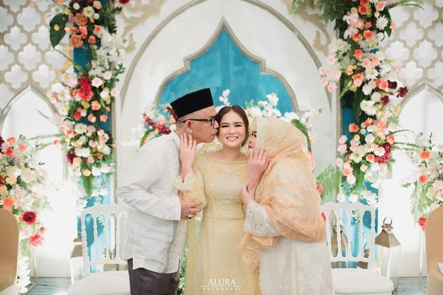 Portrait of Masayu Clara's Wedding Study, Beautiful with Yellow Nuance - Ready to be Proposed by Qausar Harta