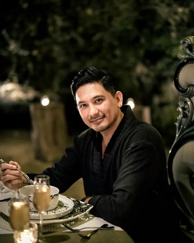 Potret Kemesraan Ryan dan Sharena Delon Rayakan Anniversary Pernikahan