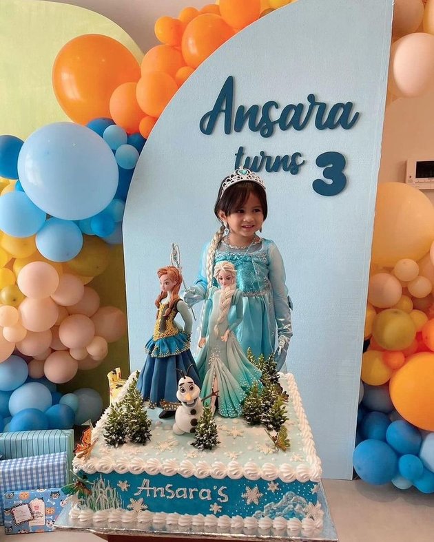 Perayaaan ulang tahun menjadi momen yang sangat dinantikan oleh anak-anak. Tak terkecuali Ansara, putri sulung Caca Tengker ini juga antusias saat merayakan hari istimewanya.