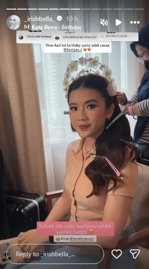 Headpiece Cantik Lengkapi Penampilan Hasya