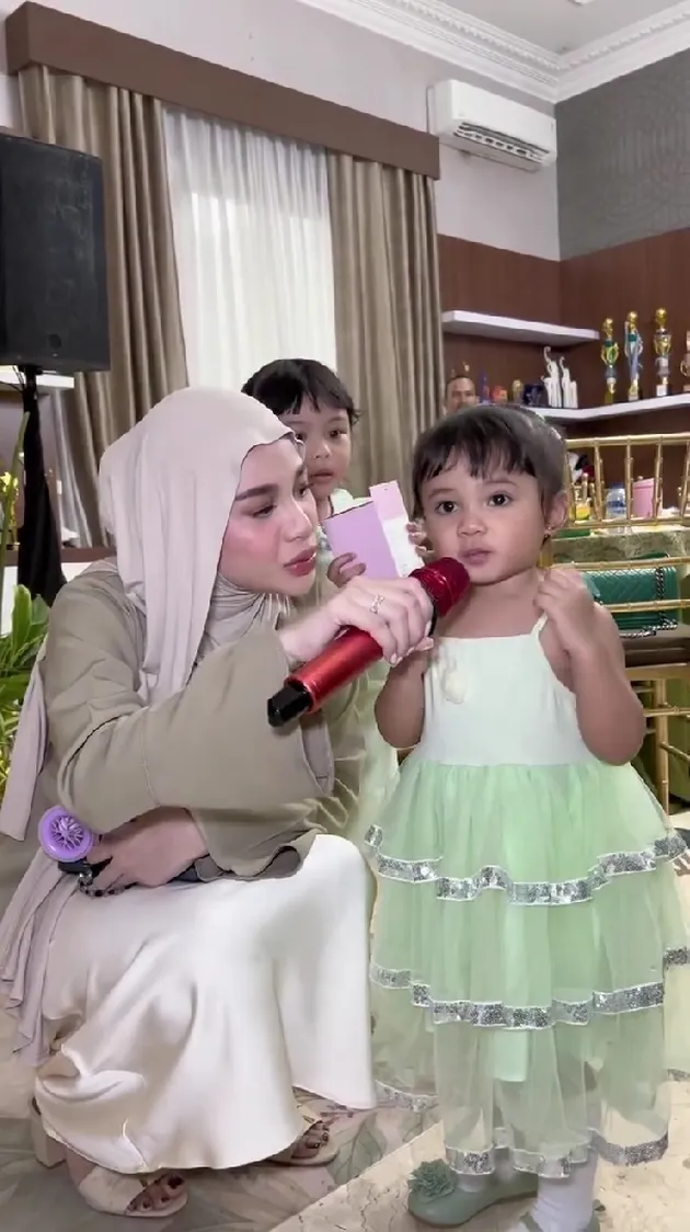Aurel Hermansyah Hadir Bersama Ameena dan Azura