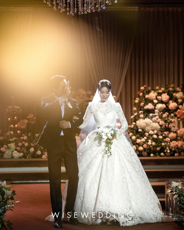 Portrait of Cha Chung Hwa's Beautiful Wedding 'Dayang Choi', Stunning at the Age of 43