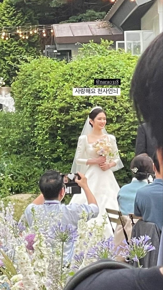 Portrait of Jang Nara's Beautiful Wedding in a White Dress, Filled with Happiness Like a Scene in a Korean Drama