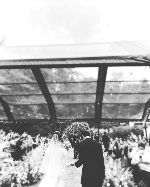 Portrait of Jang Nara's Beautiful Wedding in a White Dress, Filled with Happiness Like a Scene in a Korean Drama