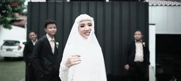 Portraits of Nissa Sabyan's Sister's Wedding, The Beautiful Bride is said to Resemble Her Sister
