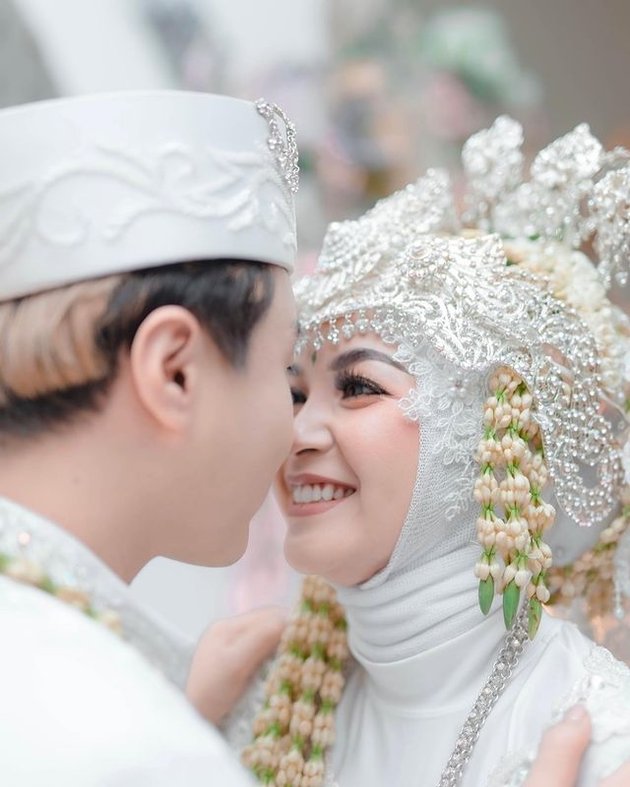 Portrait of Singer Kania Permatasari and Ujung Oppa's Conversion Wedding - Legally Married in Korea and Indonesia