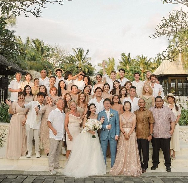 Sunny Dahye's Wedding Portraits in Bali, Looking Beautiful and Happy Surrounded by Family & Close Friends