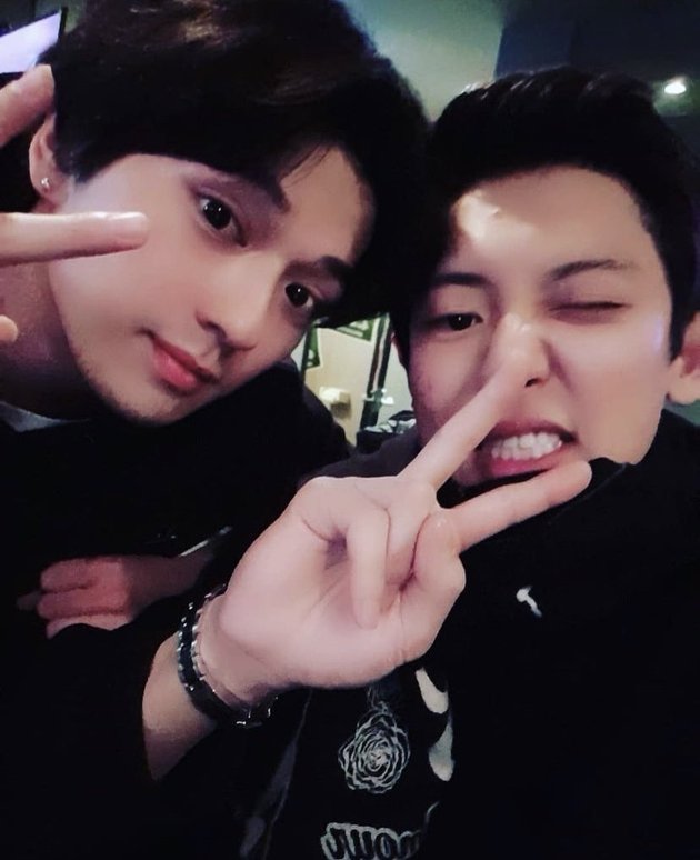Portrait of Friendship between Mackenyu, the Actor of Zoro in 'ONE PIECE', and Chanyeol of EXO, Inviting D.O. to Karaoke Together