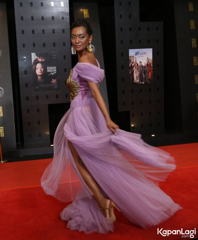 Portrait of Exotic Charm of Asmara Abigail at FFI 2021, Her High Slit Dress Steals Attention