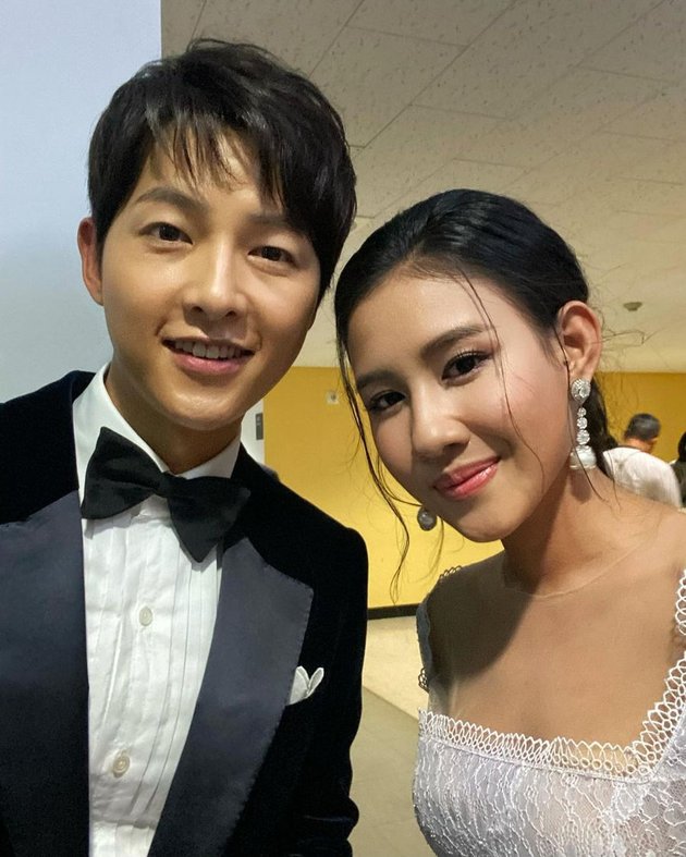 Portrait of Glowing Shenina Cinnamon at the '26th Busan International Film Festival', Selfie with Song Joong Ki and Han So Hee Creates a Stir