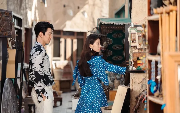 Suzy dan Kim Woo Bin Jalan-jalan
