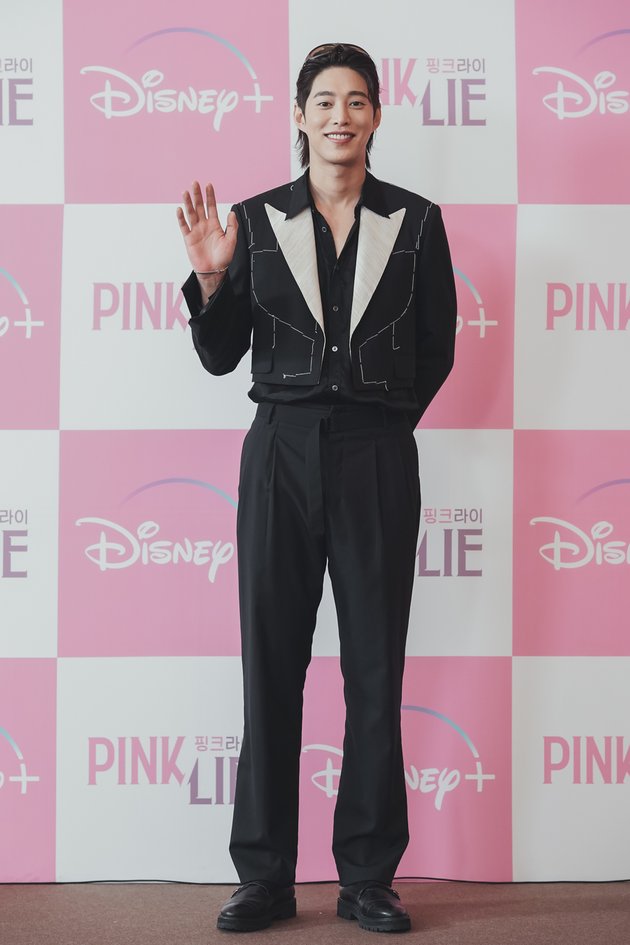9 Portraits of the Latest 'PINK LIE' Dating Show Press Conference, Kim Heechul's Eccentric Style Successfully Becomes the Center of Attention