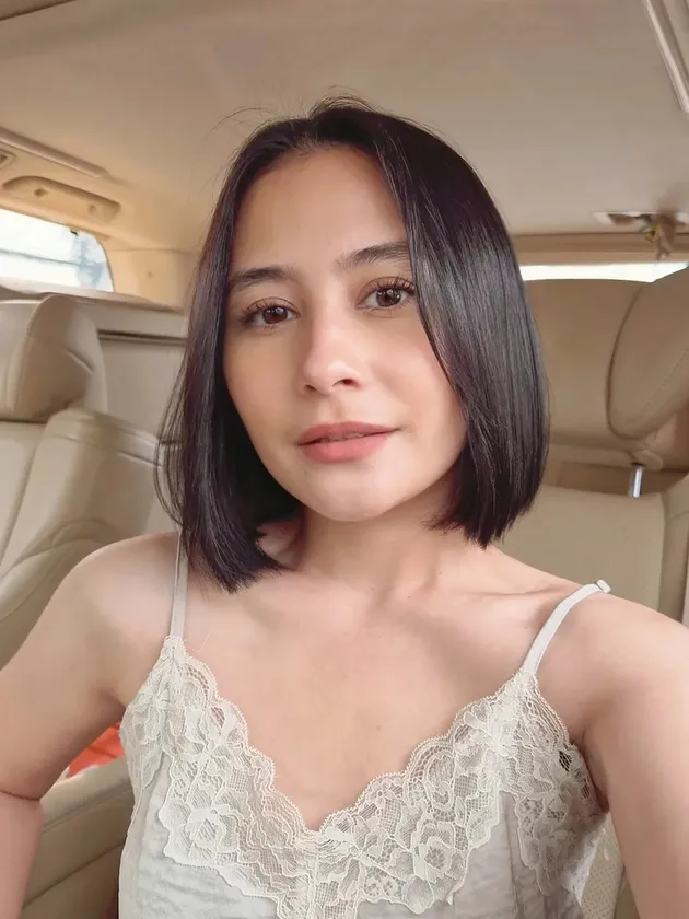 Prilly Latuconsina Potong Rambut Pendek