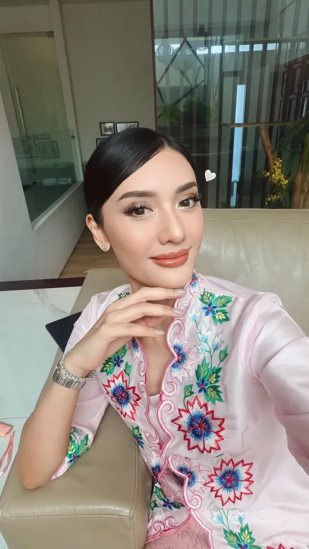 Detail Penampilan Anissa Aziza