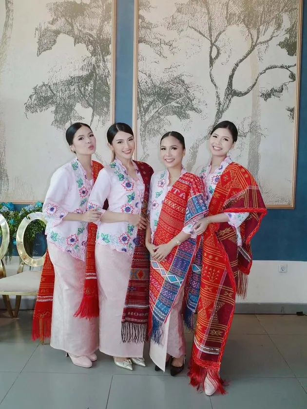 Anissa Aziza Pakai Kebaya