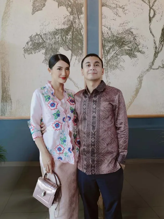 Outfit Kondangan Raditya Dika