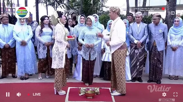 Potret Rangkaian Prosesi Adat Jawa Via Vallen dan Chevra Yolandi 