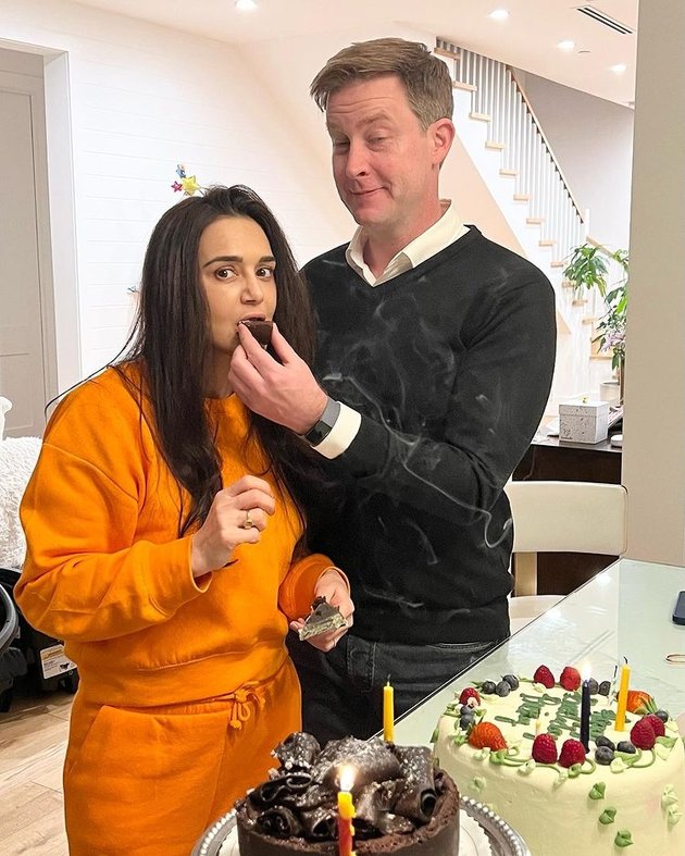 Portrait of Celebrating 47th Birthday, Preity Zinta Does Not Hold a Luxurious Party - Busy Washing Milk Bottles for Twins