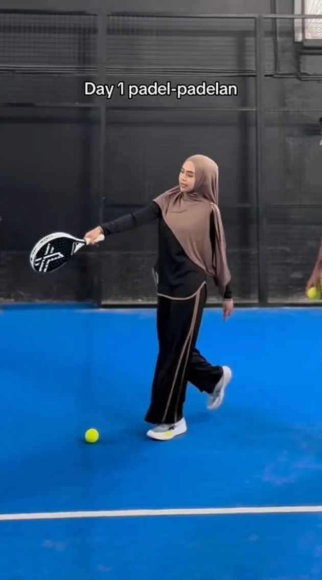 Potret Ria Ricis Jajal Main Padel Pertama Kali