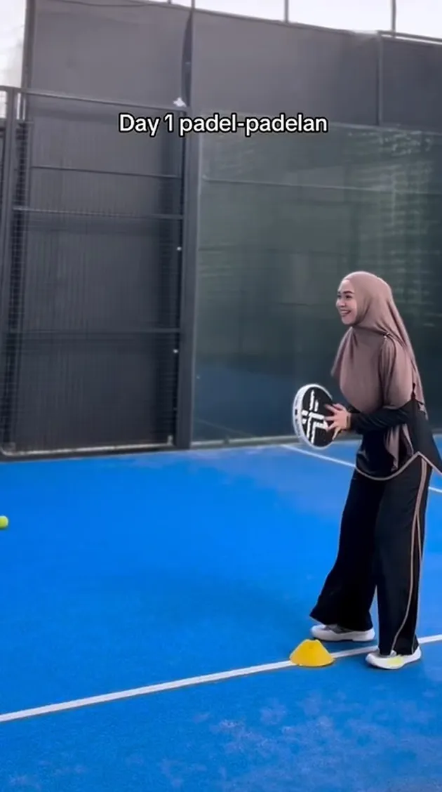 Potret Ria Ricis Jajal Main Padel Pertama Kali