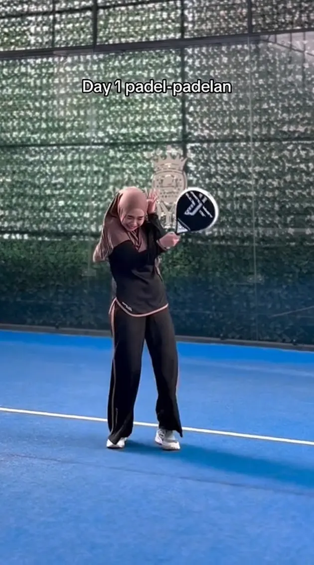 Potret Ria Ricis Jajal Main Padel Pertama Kali
