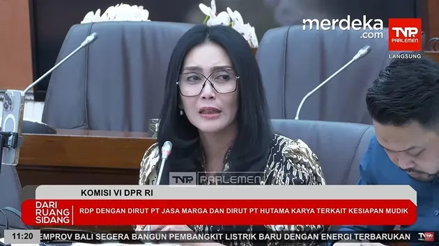  Rieke Diah Pitaloka Menangis