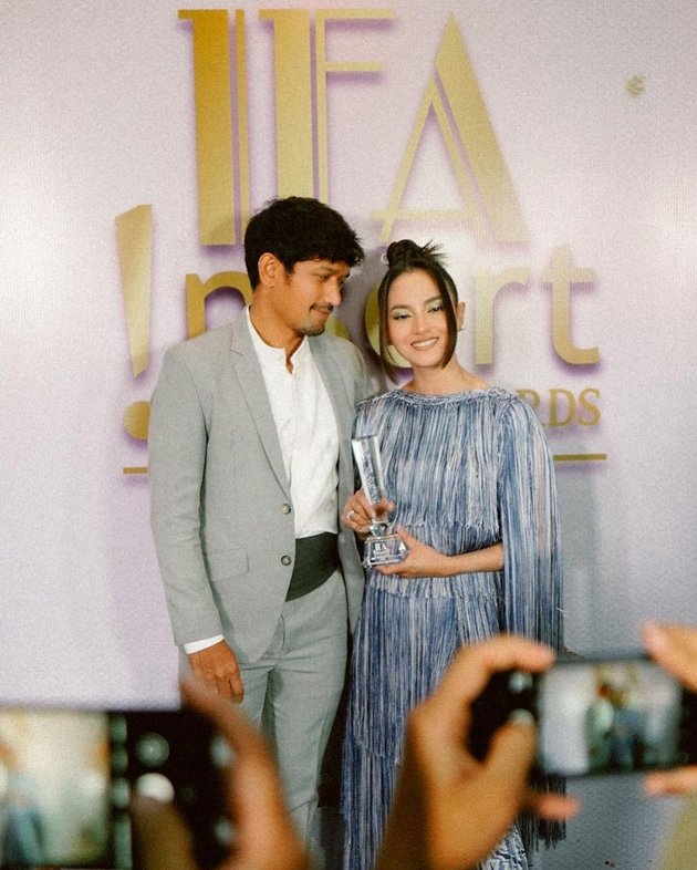 Portrait of Ririn Ekawati and Ibnu Jamil Looking Harmonious at Insert Fashion Award 2021, Becoming the Most Stylish Newlyweds