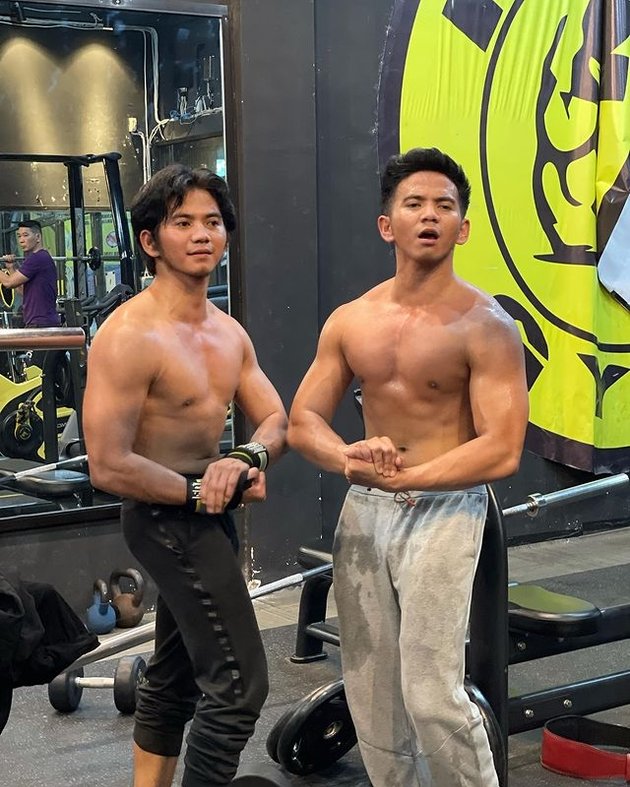Portrait of Rizki DA Showing More Muscular Body, But Called Naked by Netizens