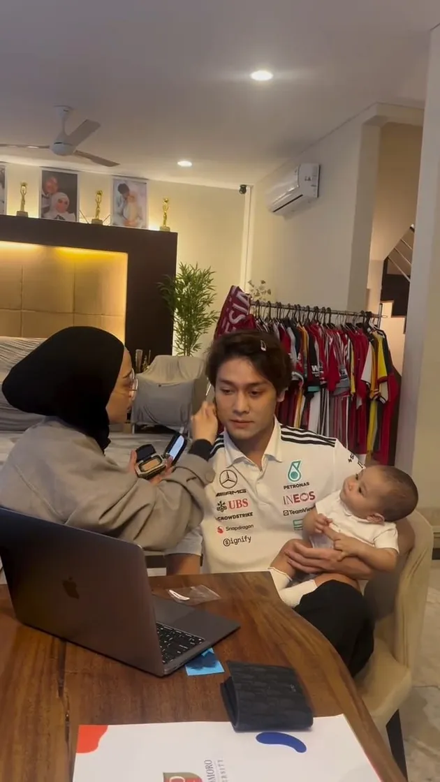 Rizky Billar Dimakeup oleh Lesti