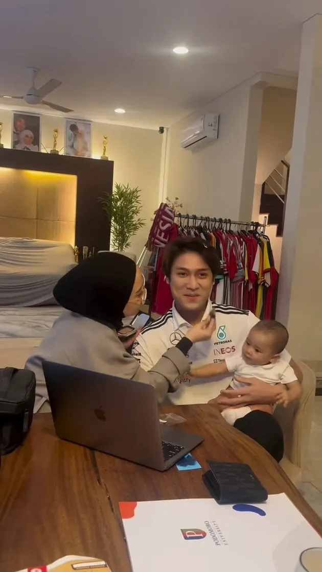 Rizky Billar Dimakeup oleh Lesti
