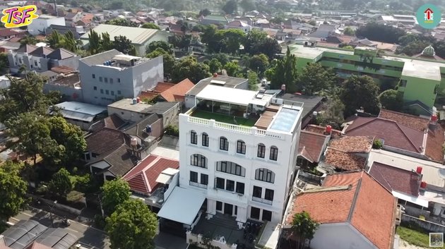 Beginilah penampakan rumah Irwansyah dan Zaskia Sungkar yang terdiri dari 4 lantai.