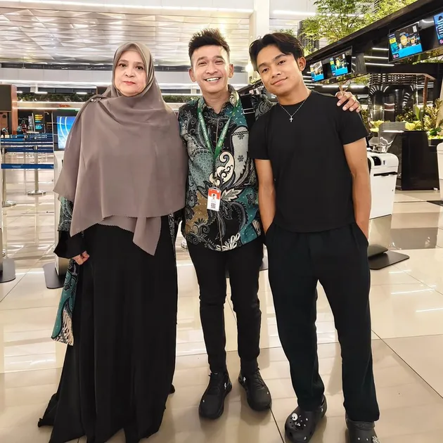 Ruben Onsu diantar betrand peto saat umrah