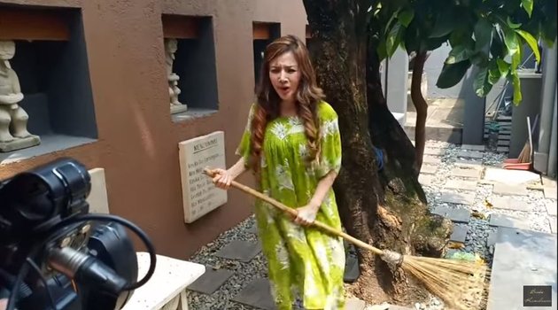 Potret Rumah Barbie Kumalasari Sederhana Kolam Warnanya Potret Rumah Barbie Kumalasari Sederhana Kolam Warnanya