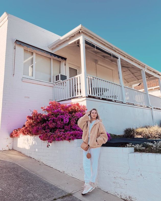 Seperti ini potret rumah Chantal Della Concetta yang berada di Australia. Rumah yang kini ia tinggali bersama kedua buah hatinya itu didominasi warna putih. 