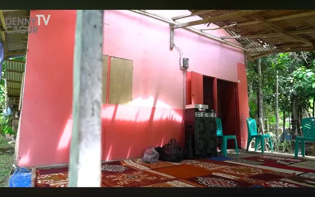 Rumah Fajar Sadboy tampak depan